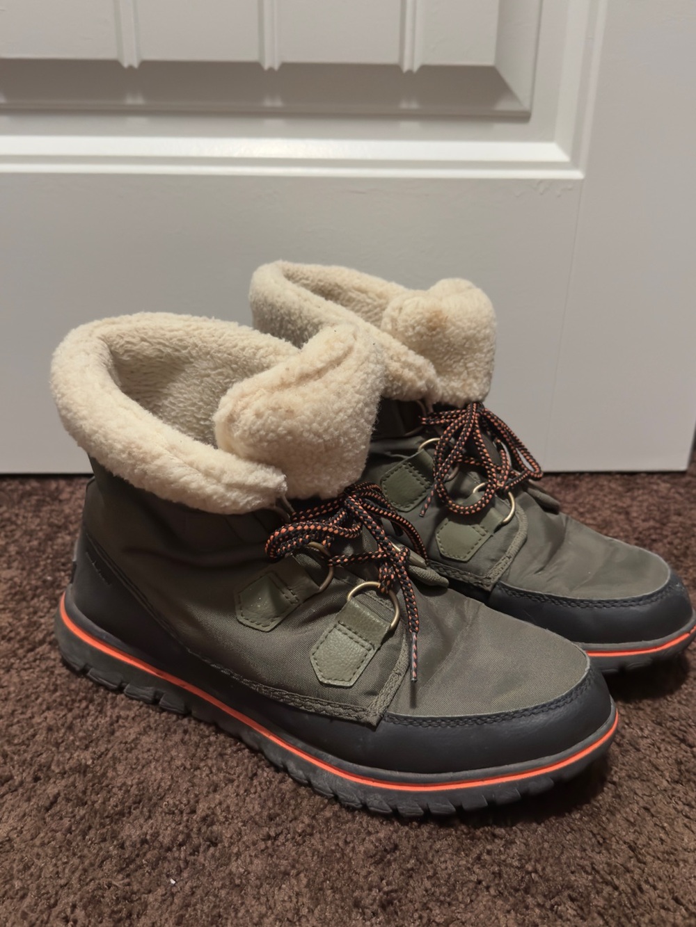 Sorel Black Boots with Cream Faux Shearling